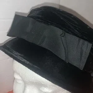 Union Made | Accessories | Vintage Black Velvet Slouch  display picture 1